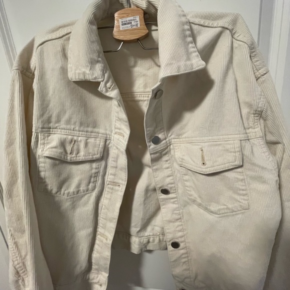 Uniqlo white cropped denim jacket, women’s size small. 100% cotton. - Picture 4 of 6